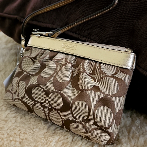 NWT Coach Signature Collection Clutch/Wristlet - Picture 10 of 12